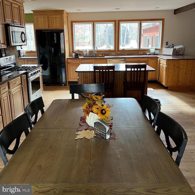 dining area featuring sink and light wood-type flooring