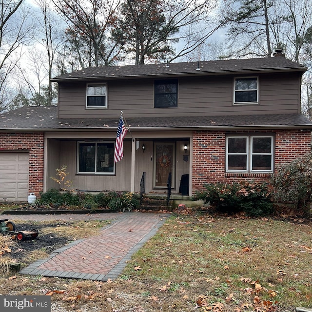 view of front property featuring a garage