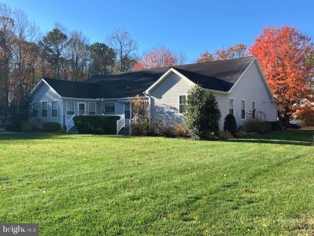 single story home featuring a front yard