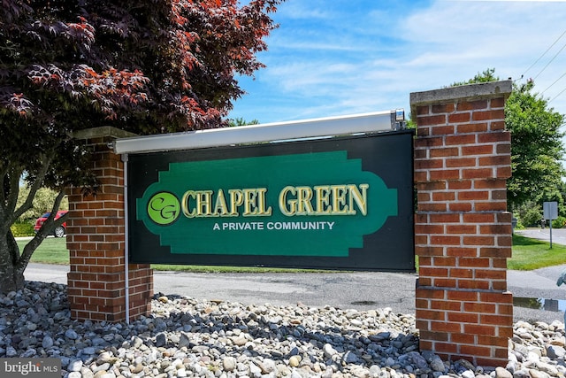 view of community / neighborhood sign