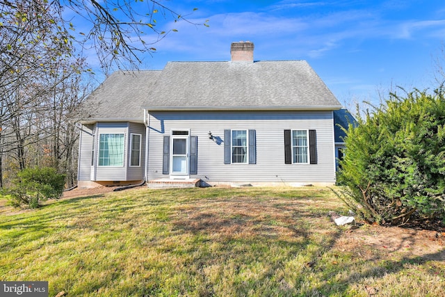 view of front facade with a front lawn