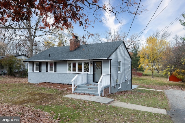 view of front of property with a front yard