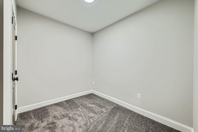 unfurnished room with carpet