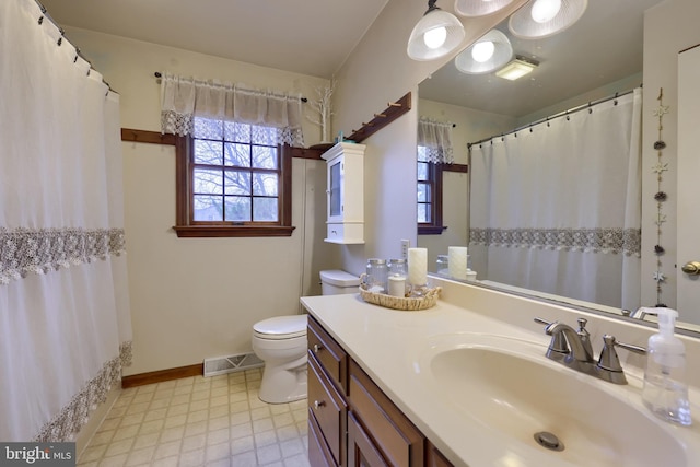 bathroom with a shower with curtain, vanity, and toilet