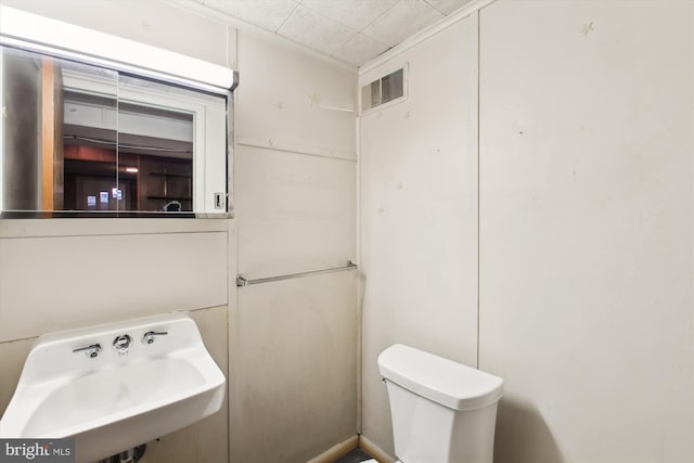 bathroom featuring sink and toilet