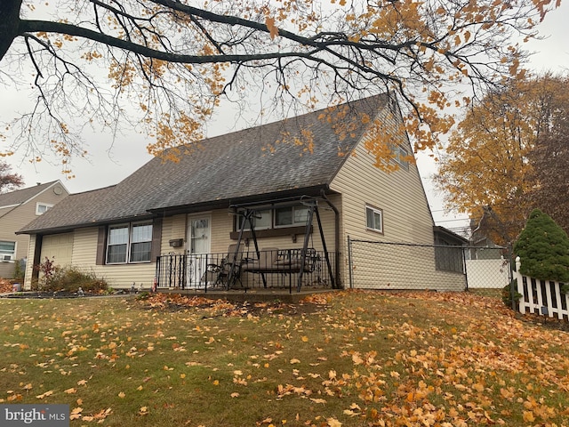 view of front of house featuring a front yard and a garage