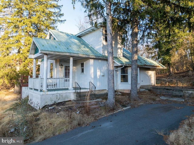 view of front of house with a porch