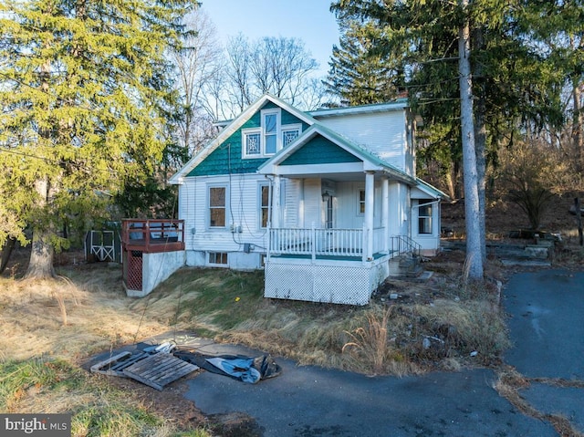 view of front of house featuring covered porch