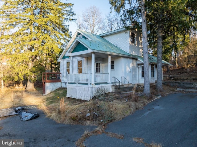 view of front of house featuring a porch