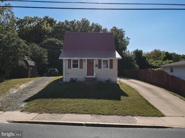 view of front of home featuring a front lawn