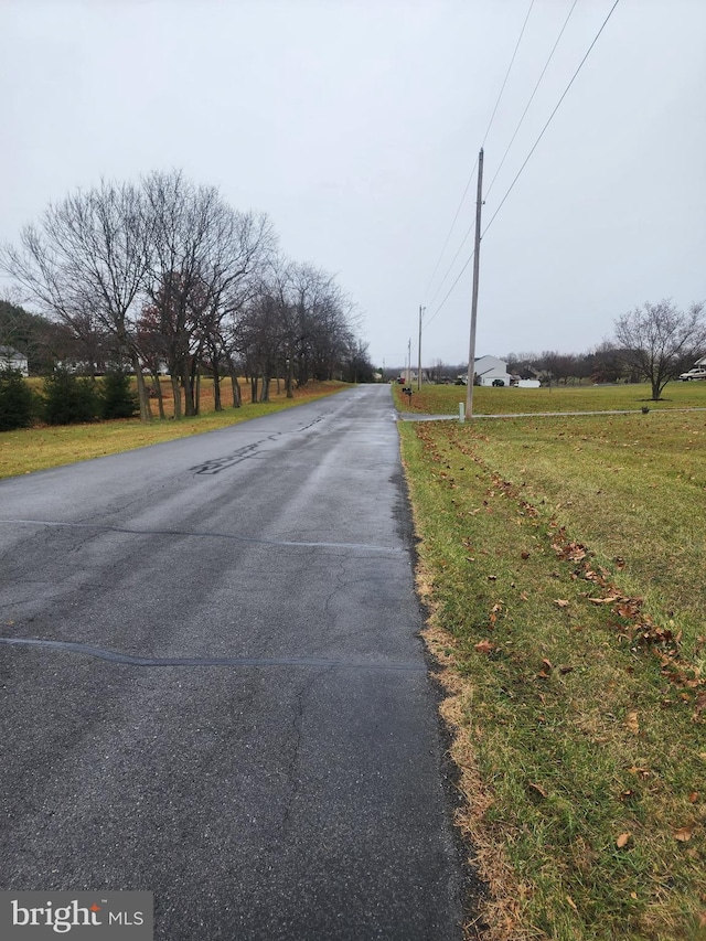 Kestrel Dr, Falling Waters, WV 25419