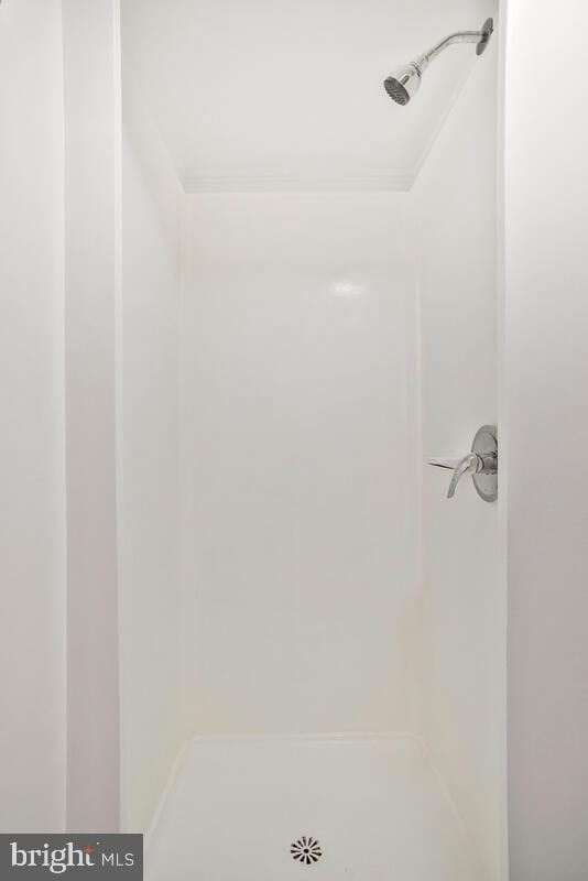 3917 Ridgewood Ave, Baltimore, MD 21215 - full bath with a shower