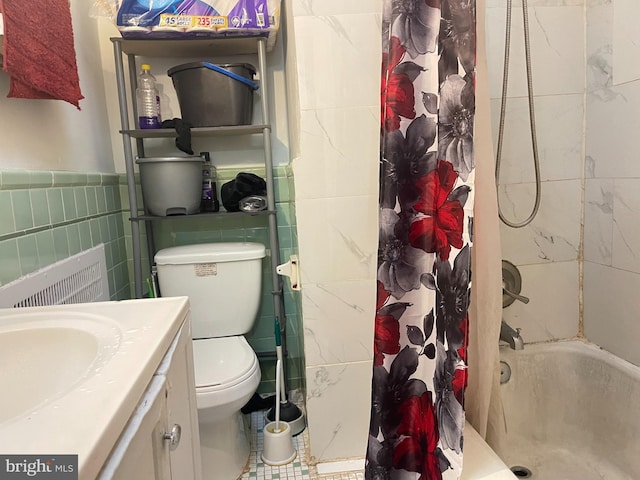 full bathroom with shower / bath combination with curtain, vanity, toilet, and tile walls