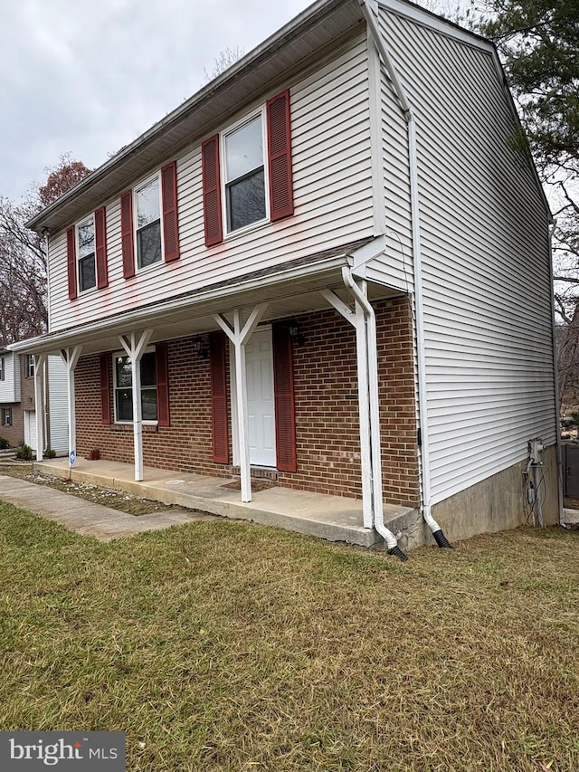 view of front of property with a porch and a front yard