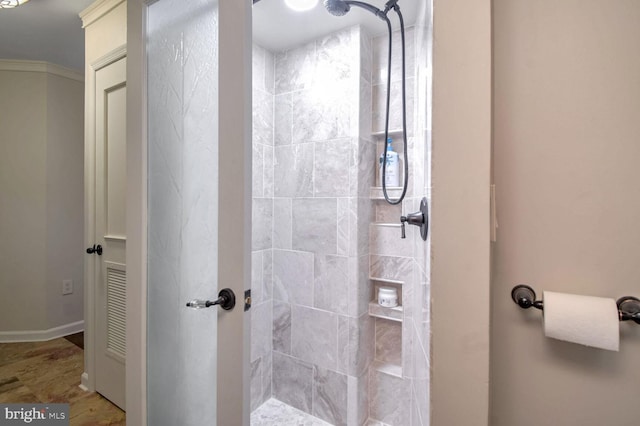 bathroom featuring tiled shower