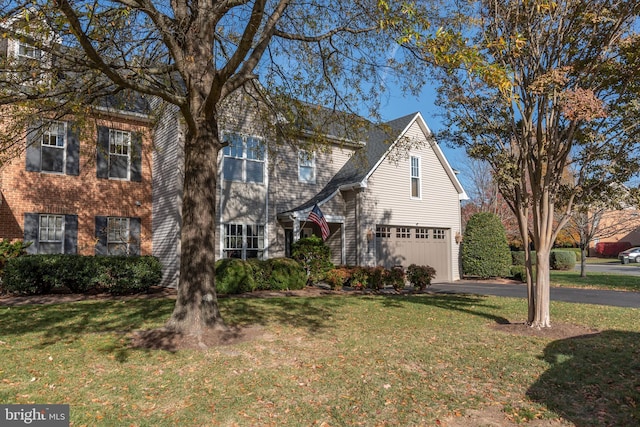 view of front facade featuring a front lawn and a garage