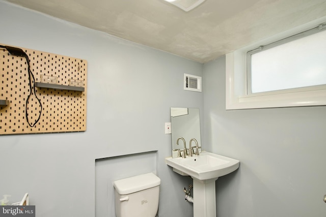 bathroom featuring toilet and sink