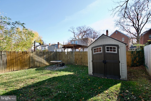 view of yard with a shed