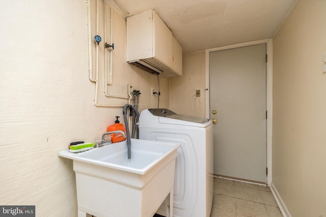 clothes washing area with cabinets, washer / clothes dryer, light tile patterned flooring, and sink