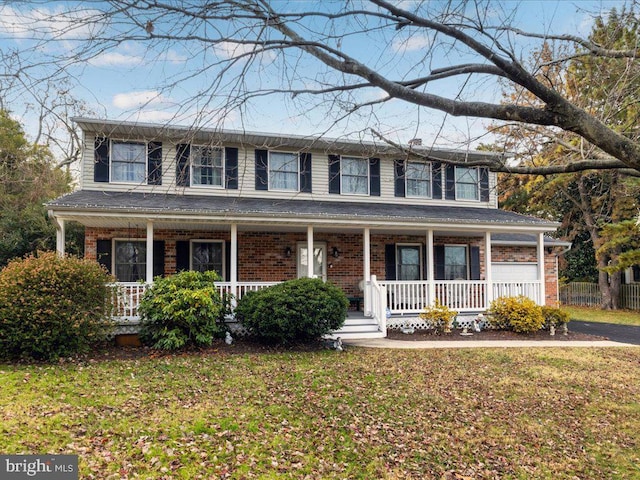 view of front of home featuring a front lawn and covered porch