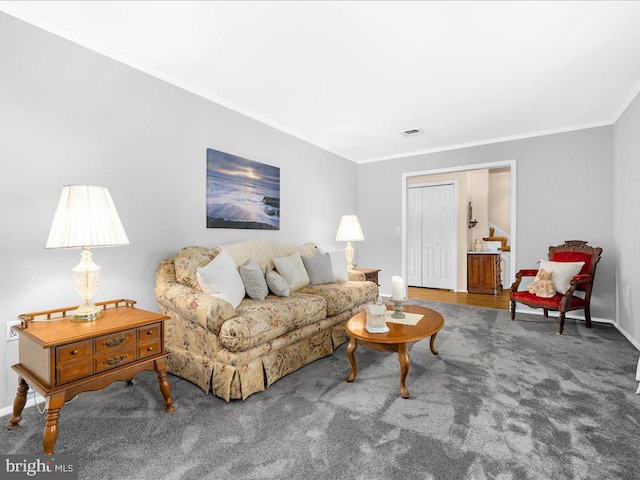 living room featuring carpet flooring and crown molding