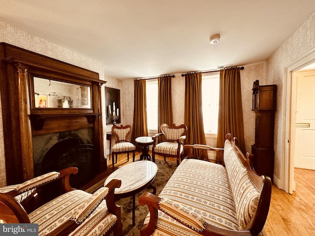 living area with light hardwood / wood-style flooring