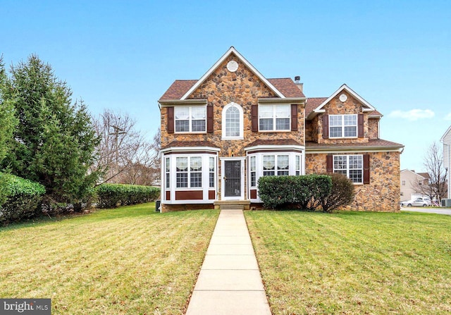 view of front facade with a front yard