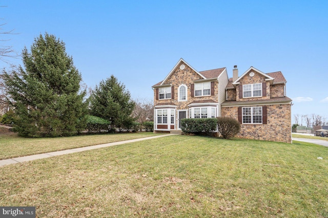 view of front of house featuring a front lawn