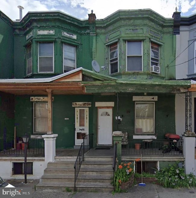 view of front of house with a porch