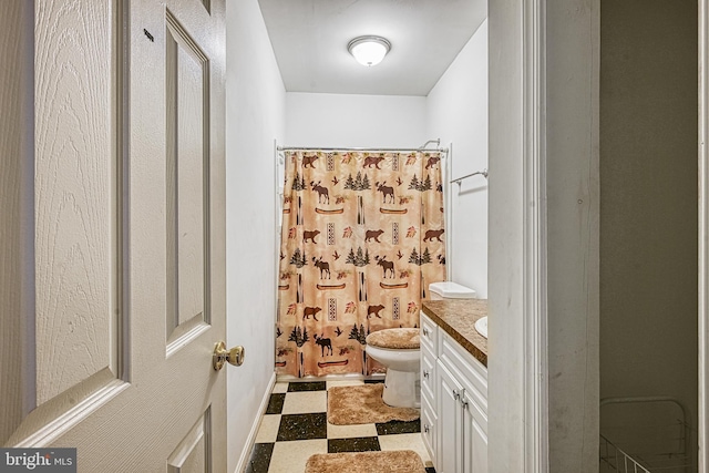 bathroom with vanity, a shower with shower curtain, and toilet