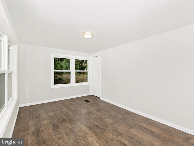 9732 Garis Shop Rd, Hagerstown, MD 21740 - unfurnished room featuring dark wood finished floors and baseboards