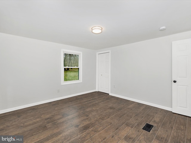 9732 Garis Shop Rd, Hagerstown, MD 21740 - spare room with dark wood-style flooring, baseboards, and a smoke detector