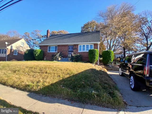 view of front of home featuring a front lawn