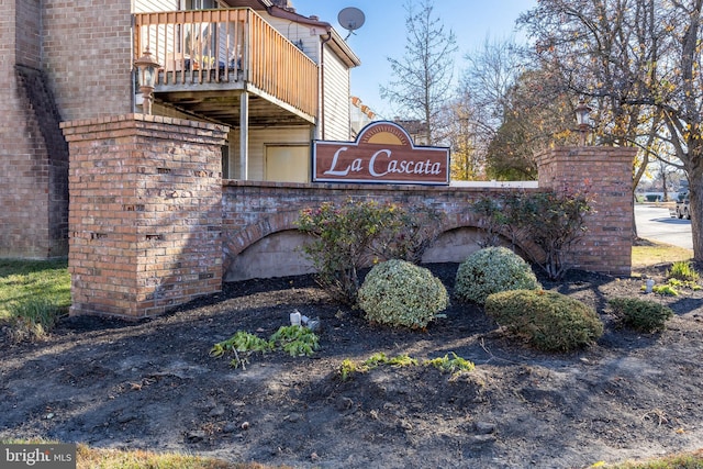 view of community / neighborhood sign