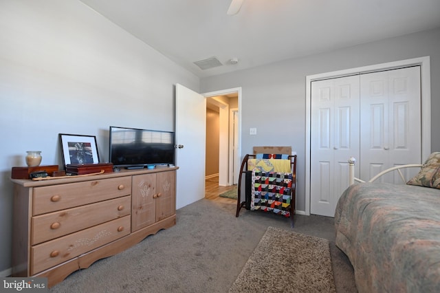 bedroom featuring ceiling fan, dark carpet, and a closet