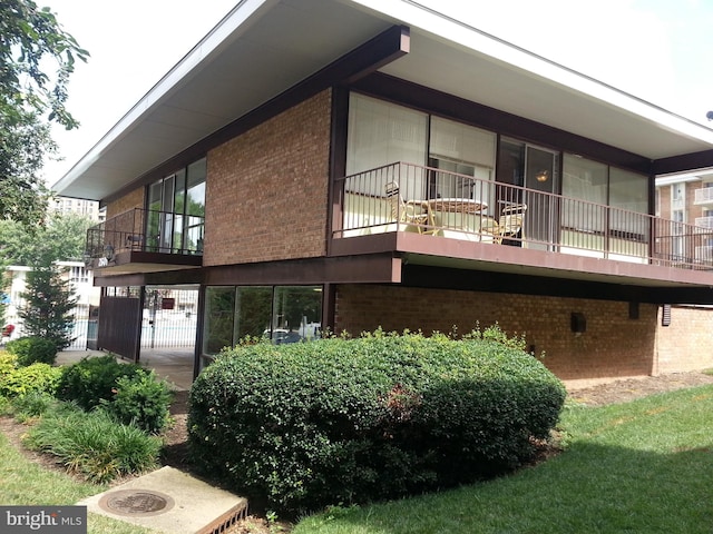 view of side of property featuring a balcony