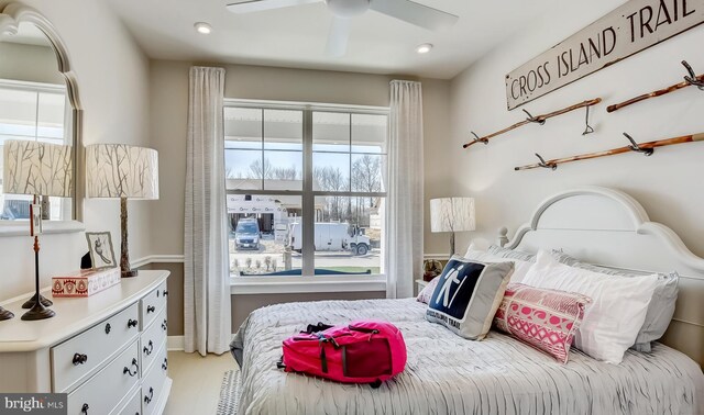 bedroom with ceiling fan