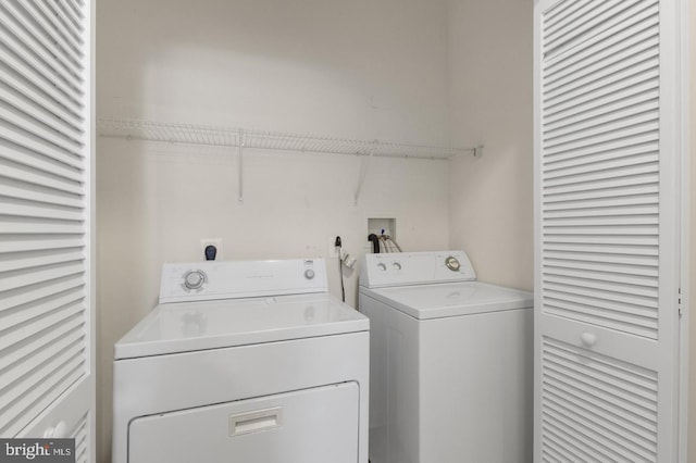 washroom featuring washing machine and clothes dryer