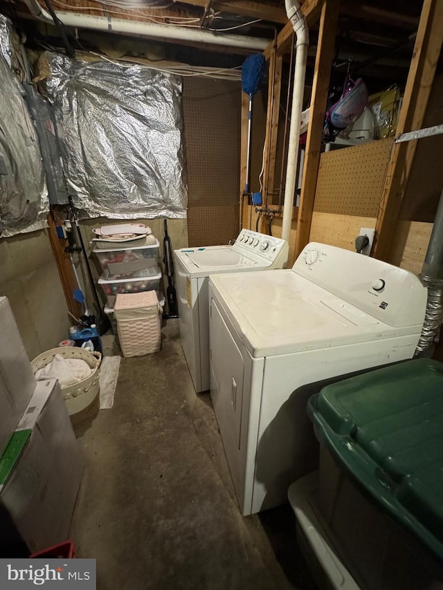 laundry room with washer and clothes dryer and sink