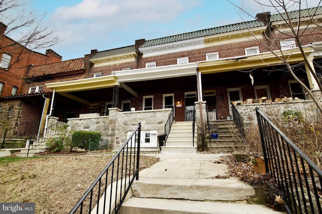 view of front of property with covered porch