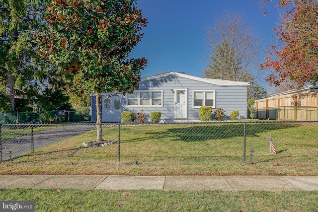 view of front of house featuring a front yard