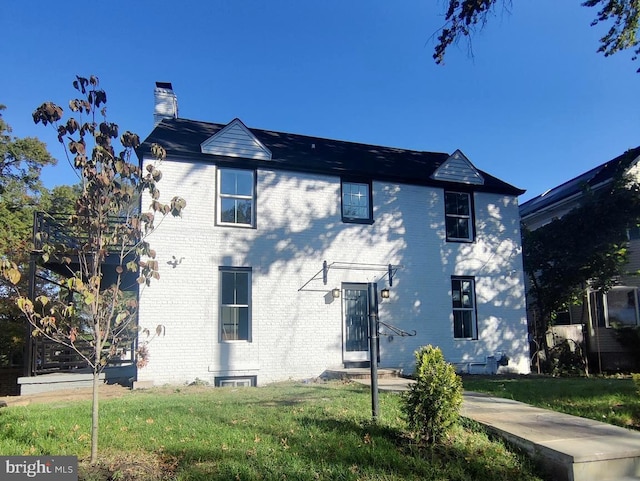 view of front of house with a front yard