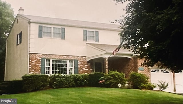 view of front of house with a front lawn