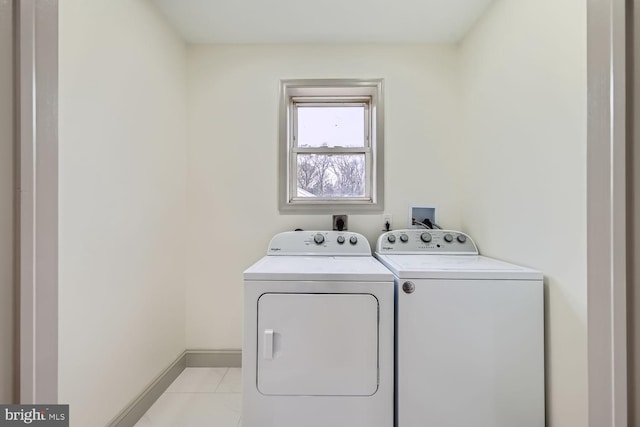 washroom featuring light tile patterned flooring and washing machine and clothes dryer