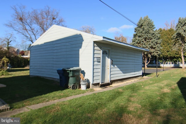 view of outbuilding with a yard