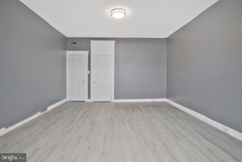 unfurnished room with light hardwood / wood-style floors