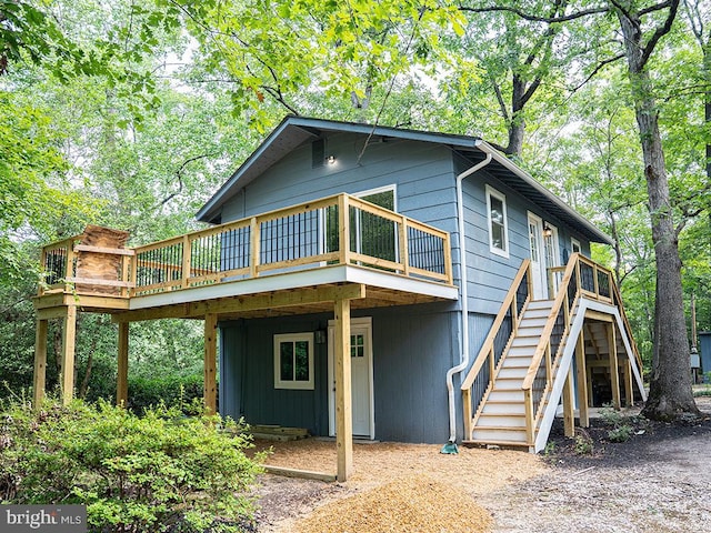 view of front of home featuring a wooden deck