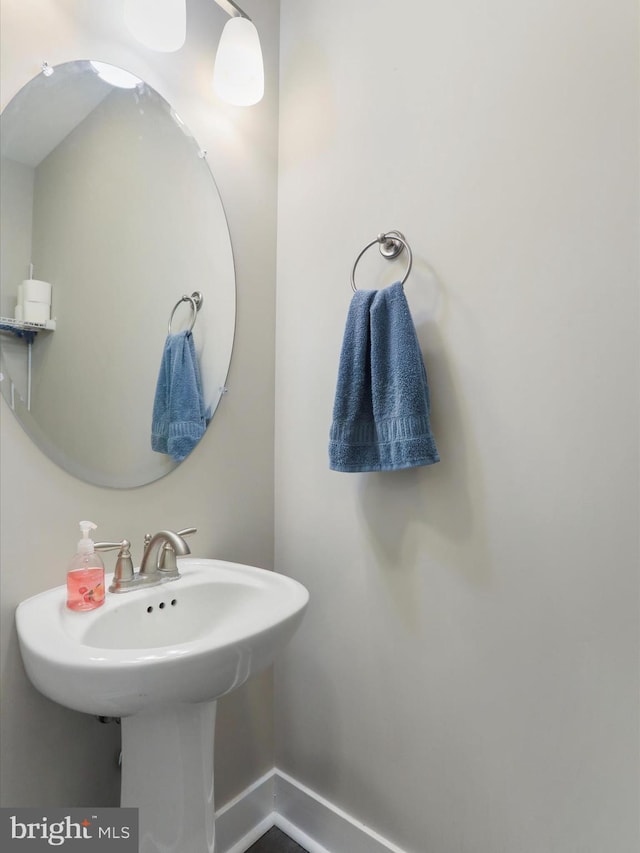 1150 Lewisville Rd, Berryville, VA 22611 - bathroom featuring baseboards