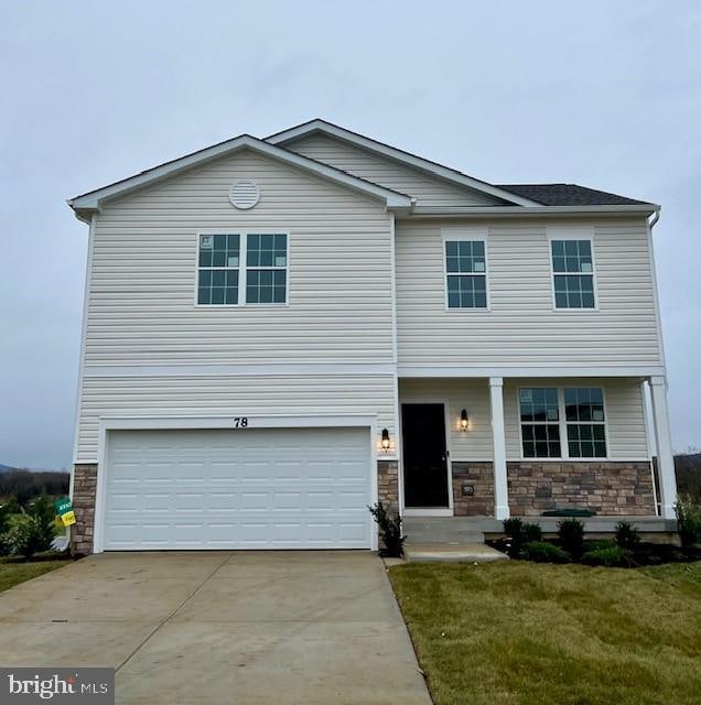 view of front of house featuring a front lawn and a garage