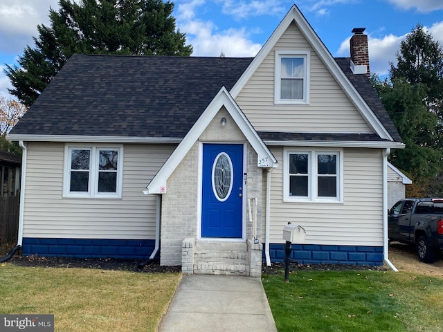 view of front of property with a front lawn